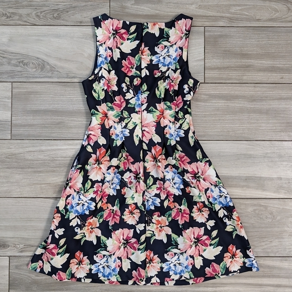Vince Camuto Floral Fit and Flare Dress - Picture 4 of 6